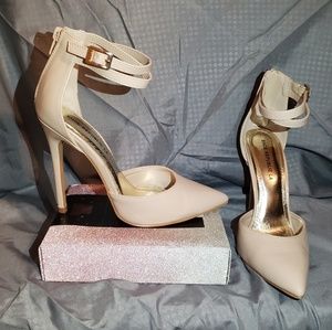 High nude pumps